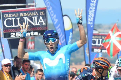 Carlos Barbero entra vencedor en la meta de Clunia en 2018-Santi Otero
