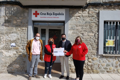 Cruz Roja rcibe 235 euros en donaciones por reciclaje de móviles en Belorado. ECB