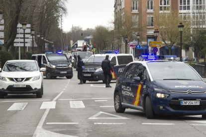 Control policial contra los que se saltan la cuarentena
en Burgos. ISRAEL L. MURILLO