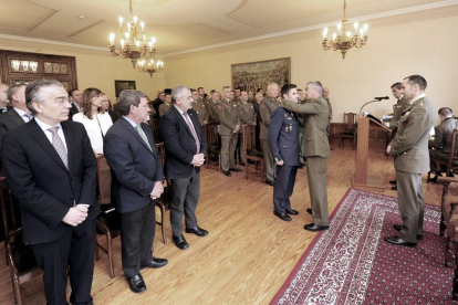 Dos mil solicitudes para 150 plazas de voluntario en las Fuerzas Armadas.-ISRAEL L. MURILLO