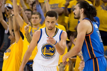 Curry fue clave en la victoria de Golden State (120-111)-KELLEY L. COX / USA TODAY