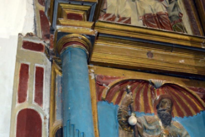 Detalle de los repintes reealizados en el retablo
