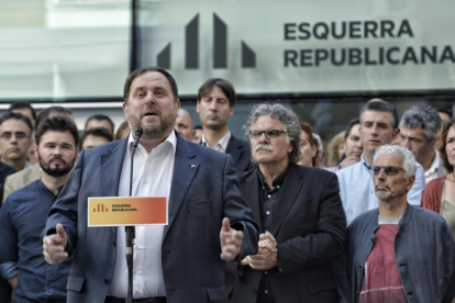 Oriol Junqueras en rueda de prensa en la sede de ERC para comentar el tema de las grabaciones de Jorge Fernández Díaz.-FERRAN SENDRA