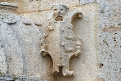 Escudo de Isabel de Osorio en la fachada oeste. SANTI OTERO