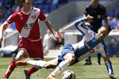 Sergio García (Espanyol) en un partido contra el Rayo Vallecano.-EFE / ANDREU DALMAU