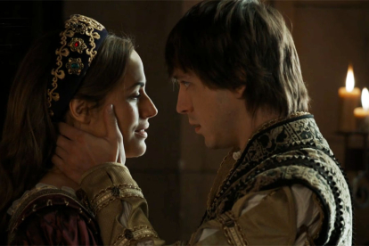 Irene Montalá y Marcel Borràs son Isabel de Osorio y el prícipe Felipe en la serie 'Carlos, rey emperador'. TVE