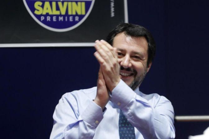 Matteo Salvini, en un mítin electoral en Milán, el viernes 2 de marzo del 2018.-AP / ANTONIO CALANNI