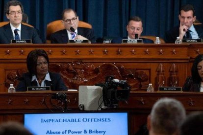 El comité judicial de la Cámara de Representantes de EEUU, este miércoles, en la primera sesión sobre el ’impeachment’.-SAUL LOEB (AFP)
