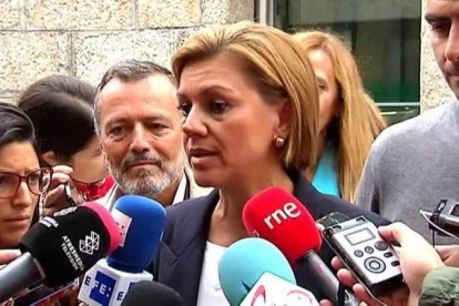 "¿Conoce a muchos ciudadanos que sin haber ido a declarar por aportar 1.000 euros tengan que dejar un escaño? Yo, no", afirma Cospedal.-ATLAS