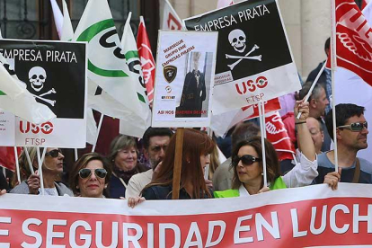 Los trabajadores en una de las protestas que realizaron este verano.-RAÚL G. OCHOA