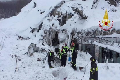 Rescate en el hotel Rigopiano en Farindola.-HANDOUT / REUTERS
