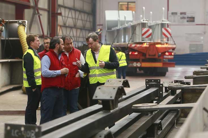 El alcalde visitó las instalaciones de Metálicas Estrumar donde están confeccionados los elementos metálicos del puente hasta en un 90%-RAÚL G. OCHOA