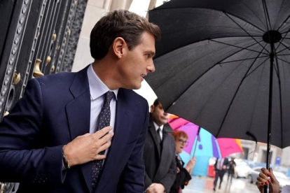 Albert Rivera, a su llegada al Casino de Madrid.-JOSÉ LUIS ROCA