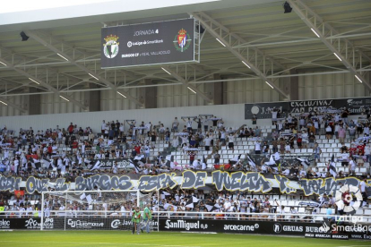 Imagen general de la grada de El Plantío durante el partido contra el Valladolid. LALIGA