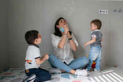 El programa BB Miradas busca detectar de manera temprana el autismo. El sistema se aplica a bebés entre cuatro y 36 meses.