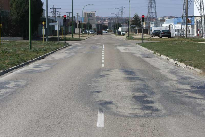 Estado actual de la calle La Ribera, en el polígono Burgos Este.-RAÚL G. OCHOA
