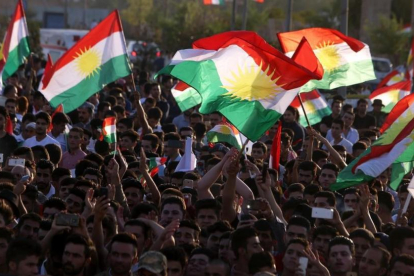 Personas de diferentes nacionalidades participan en una manifestación en apoyo del referéndum de independencia, en Erbil, capital del Kurdistán iraquí, el 13 de septiembre.-EFE