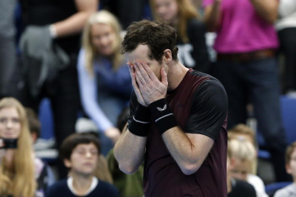 Andy Murray, emocionado tras ganar la final en Amberes, en octubre.-EFE / JULIEN WARNAND