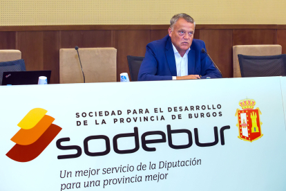 El presidente del Consejo de Administración de Sodebur, Lorenzo Rodríguez, anunció las subvenciones en el Real Monasterio de San Agustín. TOMAS ALONSO