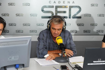 En la imagen, Carles Francino presentando su programa en la SER-EL PERIÓDICO