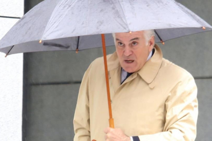 Luis Bárcenas a la entrada de la Audiencia Nacional-DAVID CASTRO