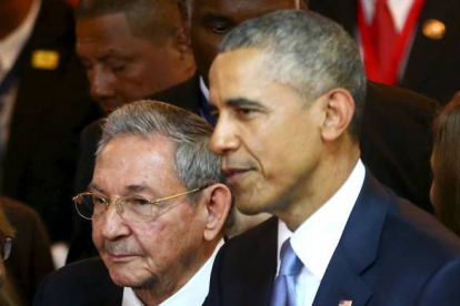 Imagen del encuentro entre Castro y Obama en abril en Panamá.-REUTERS