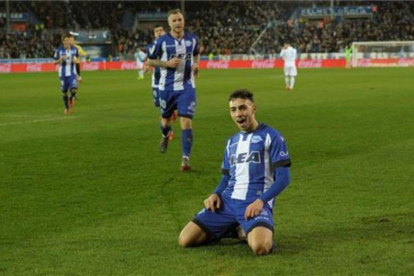 Munir el Haddadi celebrando uno de sus goles con el Alaves en esta temporada.-EFE