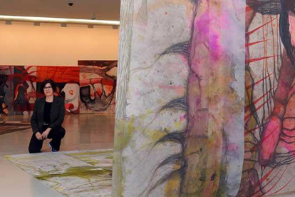 Susana Talayero despliega un mundo de fantasía a través de pinturas con distintos formatos y soportes.-Santi Otero