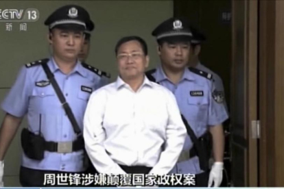 El abogado Zhou Shifeng llega al tribunal de Tianjun que le ha condenado a siete años de prisión.-AP