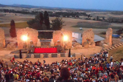 El teatro romano tiene una cabida actual aproximada de un millar de personas para sus espectáculos veraniegos-ECB