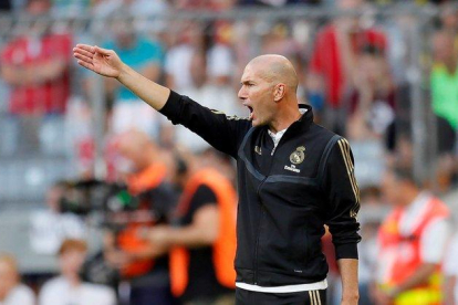 Zinedine Zidane, técnico del Madrid, durante el amistoso ante el Tottenham.-EPA