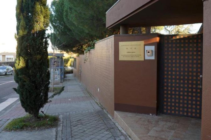 Entrada de la embajada de la Republica Popular Democratica de Corea-JOSE LUIS ROCA