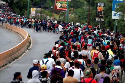 Caravana de migrantes atraviesa Guatemala-EFE