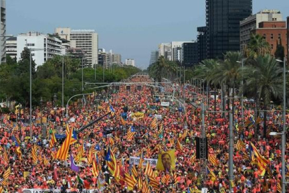 Manifestación por la independencia en la Diagonal.-LLUIS GENE (EFE)