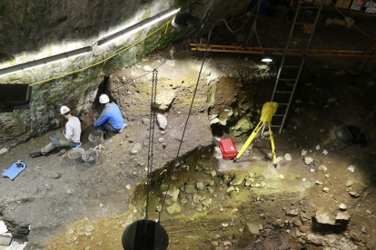 Se cumplen 20 años desde que se empezó a excavar en Portalón y Cueva Mayor.-Raúl Ochoa
