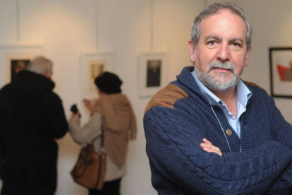 El fotógrafo Ángel Herraiz en su exposición-Israel L. Murillo