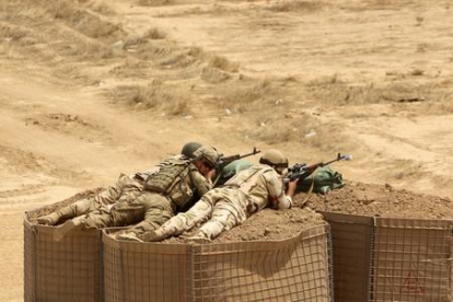Soldados iraquís participan en maniobras coordinadas por instructores militares españoles.-ALI AL-SAADI (AFP / ALI AL-SAADI)