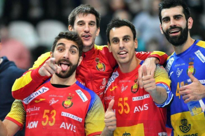 Jugadores de la selección celebrando el triunfo ante Polonia durante el TIE.-RFEBM