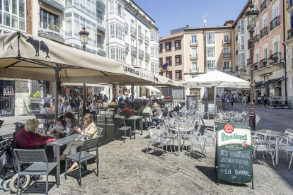 Imagen de terrazas en la plaza de La Flora. ECB