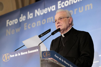 El cardenal arzobispo emérito de Sevilla, Carlos Amigo, participa en el desayuno informativo del Foro Nueva Economía.-ICAL