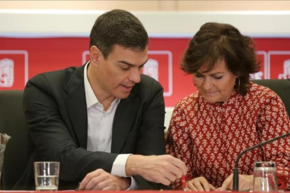 Pedro Sánchez y Carmen Calvo, el pasado 12 de enero en la sede del PSOE.-/ JOSÉ LUIS ROCA