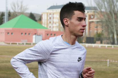 Jesús Gómez durante un entrenamiento en San Amaro.-RAÚL G. OCHOA