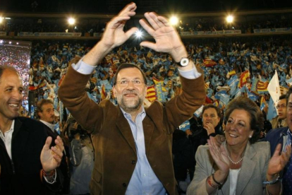 Francisco Camps, Mariano Rajoy, Rita Barberá y Federico Trillo, en un mitin en Valencia en la campaña de las generales del 2008.-MIGUEL LORENZO