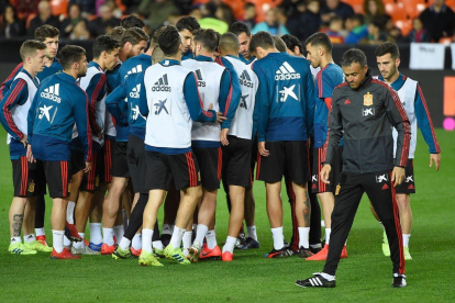 Los jugadores de la selección en el último entrenamiento antes de enfrentarse a Noruega.-AFP