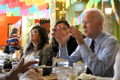 Biden también discutió con los asistentes al almuerzo sobre educación, los desamparados entre otros temas.-EFE