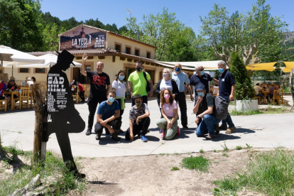 Integrantes del proyecto El Valle Digital, en La Yecla, tras visitar el cementerio de Sad Hill. EL VALLE DIGITAL