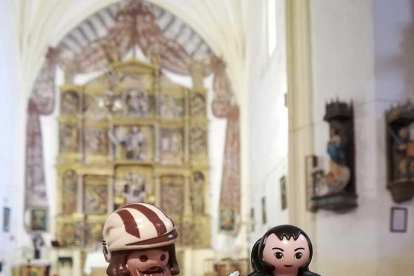 Las figuras de Playmobil de Juan de Esparza y San Román, talismanes de la campaña de Quintanilla de Riofresno. DARÍO GONZALO