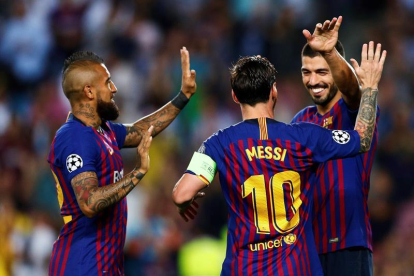 Vidal, Suárez y Messi celebran un gol frente al PSV-ALEJANDRO GARCÍA
