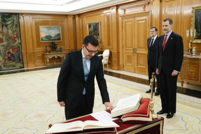 Escolano, jurando la Constitución-TWITTER CASA REAL