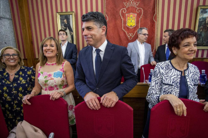 Concejales de Cs, Vox y PSOE durante el Pleno de investidura.-SANTI OTERO